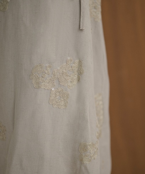 LAULEN(ローレン)の「lace embroidery twist sleeve long dress /レース刺繍ロングドレス(ワンピース・レディース・ベージュ/ブルー/ブラック/アイボリー・S/M)」の16枚目の写真