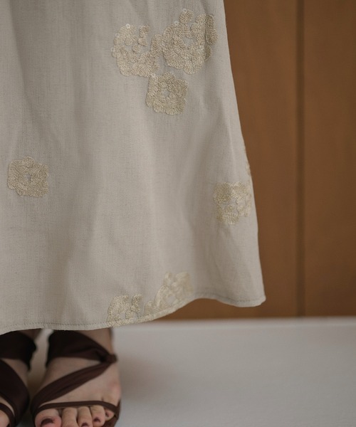 LAULEN(ローレン)の「lace embroidery twist sleeve long dress /レース刺繍ロングドレス(ワンピース・レディース・ベージュ/ブルー/ブラック/アイボリー・S/M)」の17枚目の写真