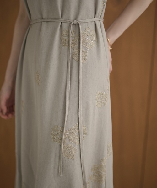 LAULEN(ローレン)の「lace embroidery twist sleeve long dress /レース刺繍ロングドレス(ワンピース・レディース・ベージュ/ブルー/ブラック/アイボリー・S/M)」の21枚目の写真