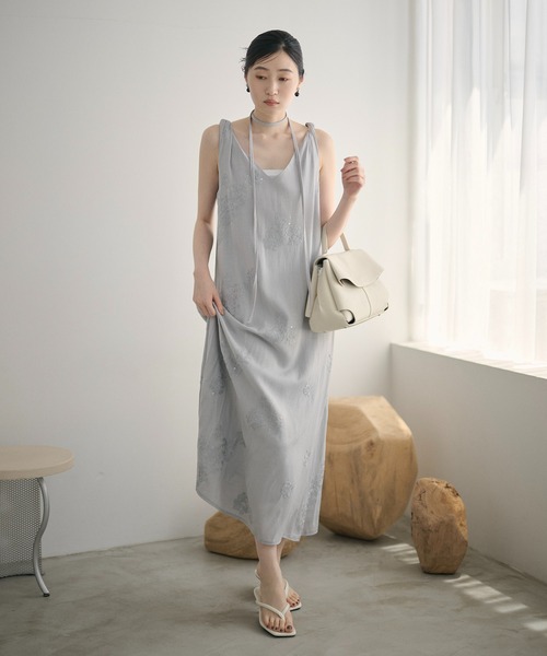 LAULEN(ローレン)の「lace embroidery twist sleeve long dress /レース刺繍ロングドレス(ワンピース・レディース・ベージュ/ブルー/ブラック/アイボリー・S/M)」の22枚目の写真