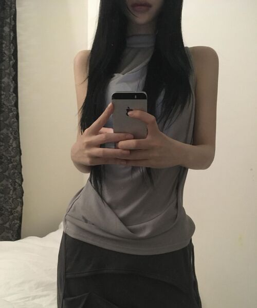 FLAREUP(フレアアップ)の「Draped Sleeveless Top (FL-135_Cloud White)(Tシャツ/カットソー・レディース・ホワイト・OS)」の2枚目の写真