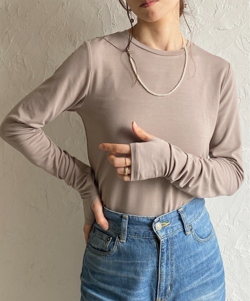She's Closet(シーズクローゼット)の「UVカット 接触冷感 抗菌防臭 指穴付き サムホール 長袖ロングTシャツ カットソー(Tシャツ/カットソー・レディース・ブラック/ベージュ/ホワイト・FREE)」の2枚目の写真