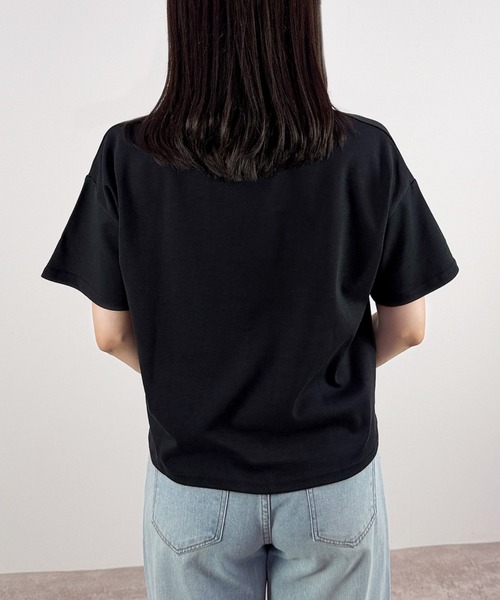 CLOTHY(クロシィ)の「【ツルさらでお肌にやさしい綿100%素材】C100 ひんやりタッチ ワンポイント 短丈 ボックスT(Tシャツ/カットソー・レディース・ブラック/ピンク/オフホワイト/ブルー/ブラック系その他3/ホワイト系/ブラック系その他2/ブラック系/ブルー系/ピンク系・MEDIUM/LARGE)」の15枚目の写真