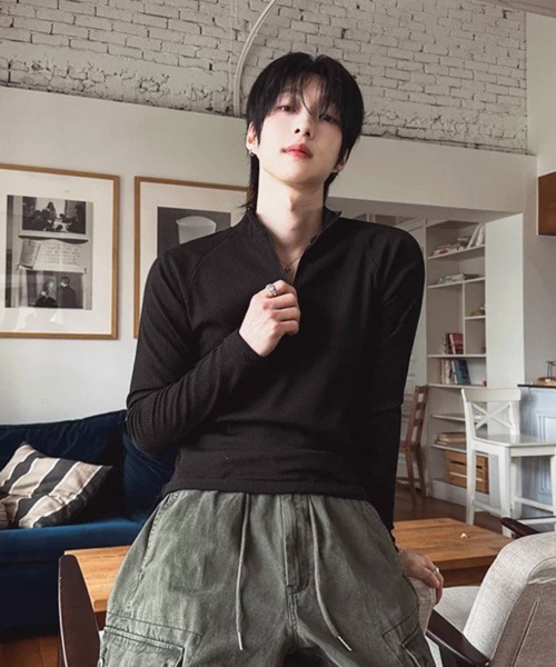 NOWLE(ノウル)の「【NOWLE】タイトフィット ハーフジップ ラグラン リブ ロンT / スリムフィット(Tシャツ/カットソー・メンズ・ブラック・LARGE/X-LARGE/MEDIUM)」の2枚目の写真