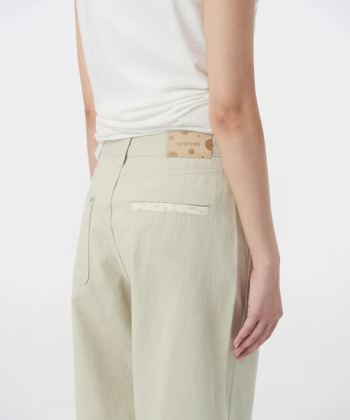 OHESHIO（オヘシオ）の「STRAIGHT COLOR COTTON PANTS, LIGHT BEIGE（その他パンツ・レディース・その他・1/2）」の6枚目の写真