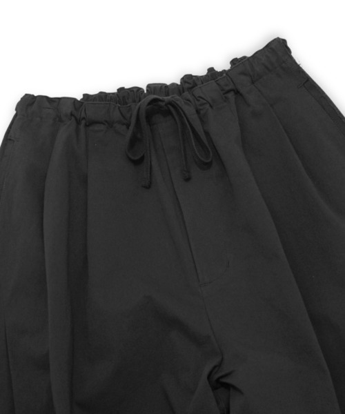 my beautiful landlet(マイビューティフルランドレット)の「【my beautiful landlet】 HIGH COUNT COTTON TWILL WIDE HALF PANTS(その他パンツ・メンズ・ブラック・1/0)」の2枚目の写真