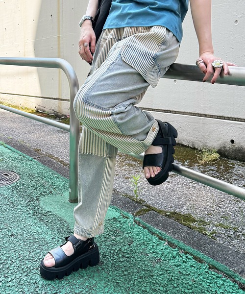 DOUBLE NAME(ダブルネーム)の「パネルヒッコリーオーバーダイデニムパンツ(デニムパンツ・レディース・ブルー/インディゴブルー・FREE)」の2枚目の写真
