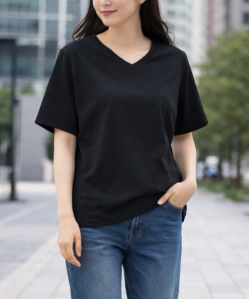 FILA(フィラ)の「FILA UV 透け感ガードプルオーバー(Tシャツ/カットソー・レディース・グレイッシュベージュ/オフホワイト/ブラック・MEDIUM/LARGE/LL/3L)」の1枚目の写真