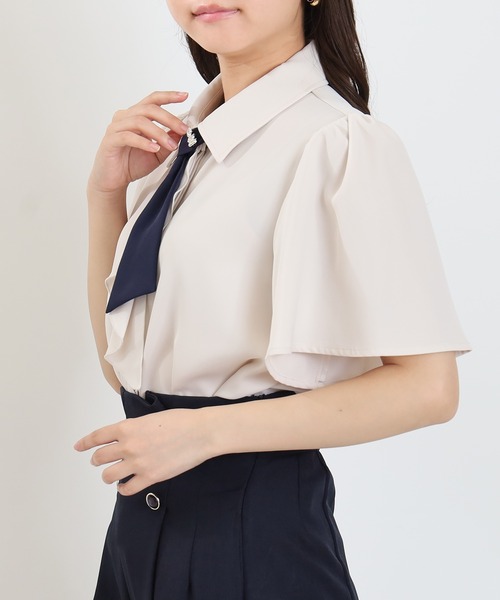 ASTORIA ODIER(アストリアオディール)の「ループフリル2wayブラウス(シャツ/ブラウス・レディース・ネイビー/サックスブルー/ピンクベージュ/ホワイト・MEDIUM)」の7枚目の写真