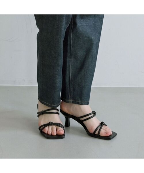 SPUR(シュプール)の「ロッサンツイステッドストラップミュールサンダル 6.2cm -US9059 (3カラー)(サンダル・レディース・ブラック/ベージュ/シルバー・22.5cm/23cm/23.5cm/24cm/24.5cm/25cm)」の2枚目の写真