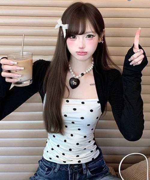 AVYL(アヴィル)の「ドット柄トップス(Tシャツ/カットソー・レディース・ブラック・M)」の6枚目の写真