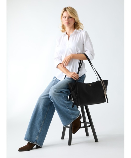 Guess(ゲス)の「DEVON Tote トートバッグ(トートバッグ・レディース・ブラック/レッド・ONE SIZE)」の3枚目の写真