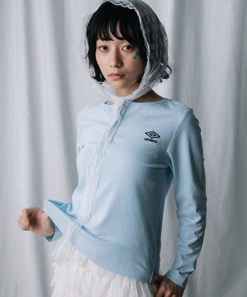 ALAND(エーランド)の「【UNISEX】ALAND×UMBRO/アソートヘンリーネックカットソー(Tシャツ/カットソー・レディース・オフホワイト/ブラック/グレー/ブルー・LARGE/SMALL)」の9枚目の写真