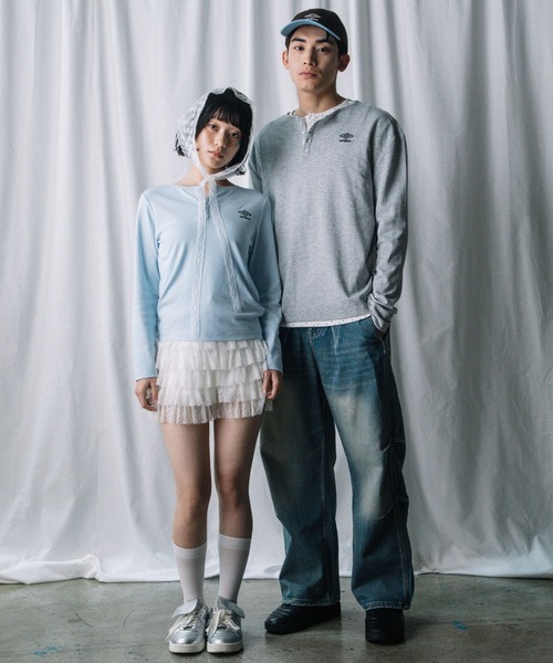ALAND(エーランド)の「【UNISEX】ALAND×UMBRO/アソートヘンリーネックカットソー(Tシャツ/カットソー・レディース・オフホワイト/ブラック/グレー/ブルー・LARGE/SMALL)」の15枚目の写真