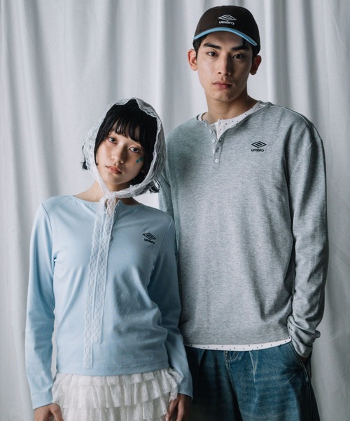 ALAND(エーランド)の「【UNISEX】ALAND×UMBRO/アソートヘンリーネックカットソー(Tシャツ/カットソー・レディース・オフホワイト/ブラック/グレー/ブルー・LARGE/SMALL)」の16枚目の写真