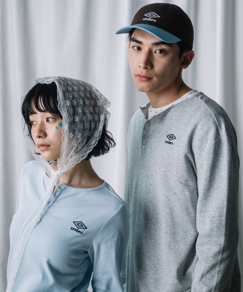 ALAND(エーランド)の「【UNISEX】ALAND×UMBRO/アソートヘンリーネックカットソー(Tシャツ/カットソー・レディース・オフホワイト/ブラック/グレー/ブルー・LARGE/SMALL)」の18枚目の写真