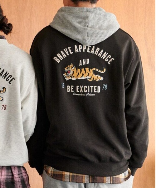POWER TO THE PEOPLE(パワートゥーザピープル)の「アーチロゴトラ刺繍スウェット(スウェット・メンズ・キナリ/ダークグリーン/ブラック・MEDIUM/X-LARGE/LARGE)」の1枚目の写真