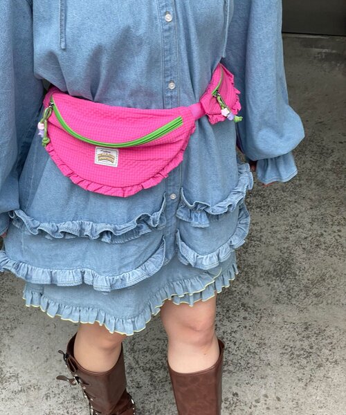 HELLO.SANFRANCISCO(ハローサンフランシスコ)の「【HELLO.SANFRANCISCO/ハローサンフランシスコ】リップフリルコンビウエストBAG(ボディバッグ/ウエストポーチ・レディース・ブルー/ピンク・ONE SIZE)」の2枚目の写真