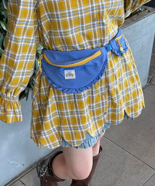 HELLO.SANFRANCISCO(ハローサンフランシスコ)の「【HELLO.SANFRANCISCO/ハローサンフランシスコ】リップフリルコンビウエストBAG(ボディバッグ/ウエストポーチ・レディース・ブルー/ピンク・ONE SIZE)」の3枚目の写真