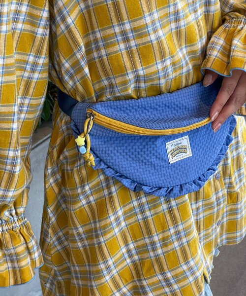 HELLO.SANFRANCISCO(ハローサンフランシスコ)の「【HELLO.SANFRANCISCO/ハローサンフランシスコ】リップフリルコンビウエストBAG(ボディバッグ/ウエストポーチ・レディース・ブルー/ピンク・ONE SIZE)」の4枚目の写真