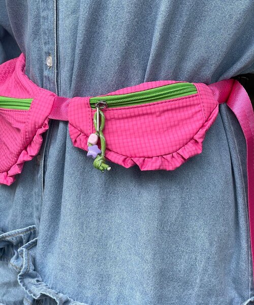 HELLO.SANFRANCISCO(ハローサンフランシスコ)の「【HELLO.SANFRANCISCO/ハローサンフランシスコ】リップフリルコンビウエストBAG(ボディバッグ/ウエストポーチ・レディース・ブルー/ピンク・ONE SIZE)」の12枚目の写真
