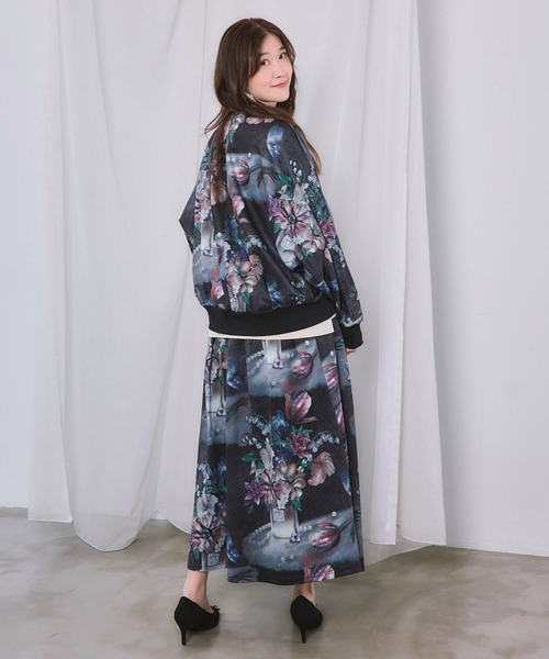 iS ScoLar(イズスカラー)の「563202:ボタニカル柄 ジャージ風スカート(スカート・レディース・ブラック/ベージュ・M)」の7枚目の写真