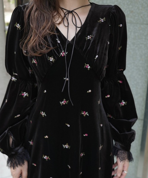 WILLFULLY(ウィルフリー)の「floral embroidery velor OP(ワンピース・レディース・ブラック/ブラウン・FREE)」の5枚目の写真