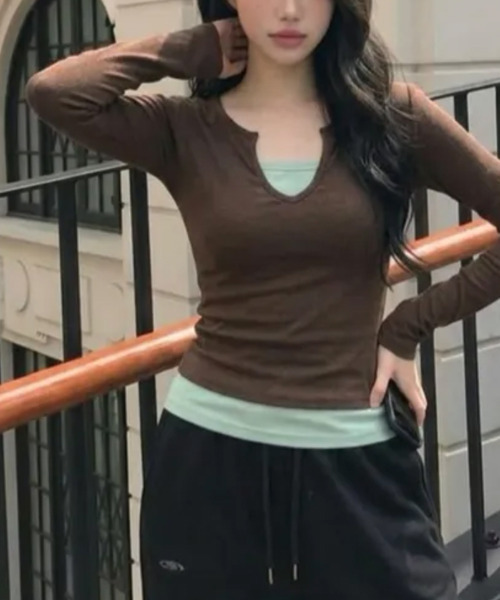 VIVID LADY(ビビッドレディー)の「バイカラー フェイクレイヤード 長袖トップス(Tシャツ/カットソー・レディース・ブラック/チャコールグレー/ネイビー/ブラウン・FREE)」の8枚目の写真