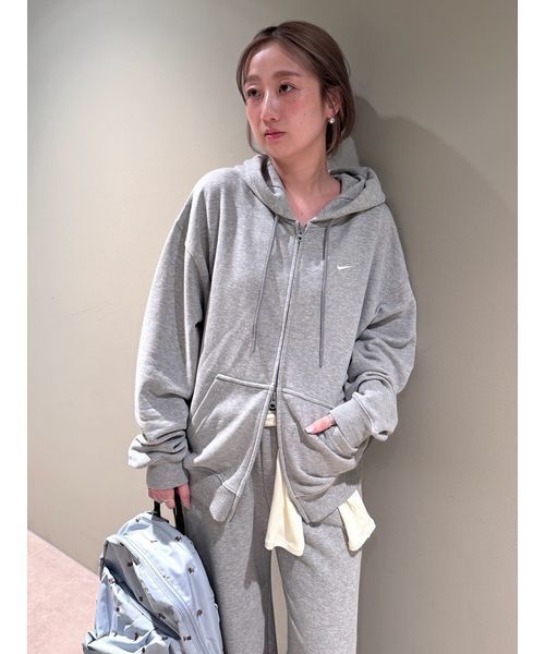 emmi(エミ)の「【NIKE】Studio Fleece Lightweight "French Terry" Women's Mid-Rise Wide-Leg Pants(その他パンツ・レディース・グレー・M/S)」の4枚目の写真
