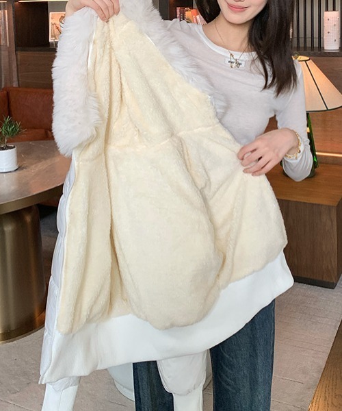 LUCPY(ラクピー)の「ファーフード シャイニー中綿ジャケット(その他アウター・レディース・ブラック/ホワイト・SMALL/MEDIUM/LARGE/X-LARGE)」の4枚目の写真
