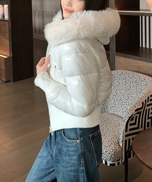 LUCPY(ラクピー)の「ファーフード シャイニー中綿ジャケット(その他アウター・レディース・ブラック/ホワイト・SMALL/MEDIUM/LARGE/X-LARGE)」の5枚目の写真