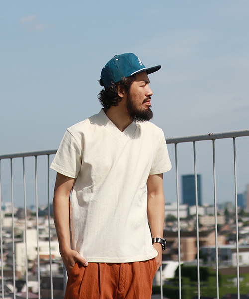 NATAL DESIGN(ネイタルデザイン)の「【ネイタルデザイン】Vネック ヘンプティ ヘヴィ-/V-NECK HEMP TEE HEAVY (Tシャツ/カットソー・メンズ・ナチュラル/ネイビー/ブラック/ブルー系その他/ブラック系その他/バイオレット/グリーン・MEDIUM/X-SMALL/SMALL/LARGE/X-LARGE)」の3枚目の写真