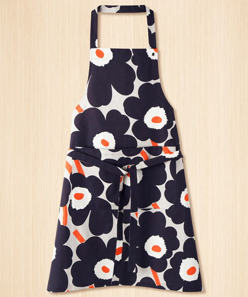 marimekko（マリメッコ）の「PIENI UNIKKO / Apron（エプロン・レディース・ダークブルー/ブルー系その他/オレンジ系その他/レッド系その他/ライラック/イエロー/ブルー/グリーン/イエロー×グレー/レッド/サックスブルー/カーキ/ブラウン/パープル/ブラック/ホワイト/ライトブルー/ワインレッド/ピンク/モスグリーン/ダークグリーン/ネイビー/ボルドー/オレンジ/スカイブルー/ホワイト系その他・FREE）」の12枚目の写真