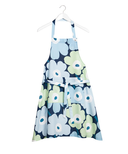 marimekko（マリメッコ）の「PIENI UNIKKO / Apron（エプロン・レディース・ダークブルー/ブルー系その他/オレンジ系その他/レッド系その他/ライラック/イエロー/ブルー/グリーン/イエロー×グレー/レッド/サックスブルー/カーキ/ブラウン/パープル/ブラック/ホワイト/ライトブルー/ワインレッド/ピンク/モスグリーン/ダークグリーン/ネイビー/ボルドー/オレンジ/スカイブルー/ホワイト系その他・FREE）」の10枚目の写真