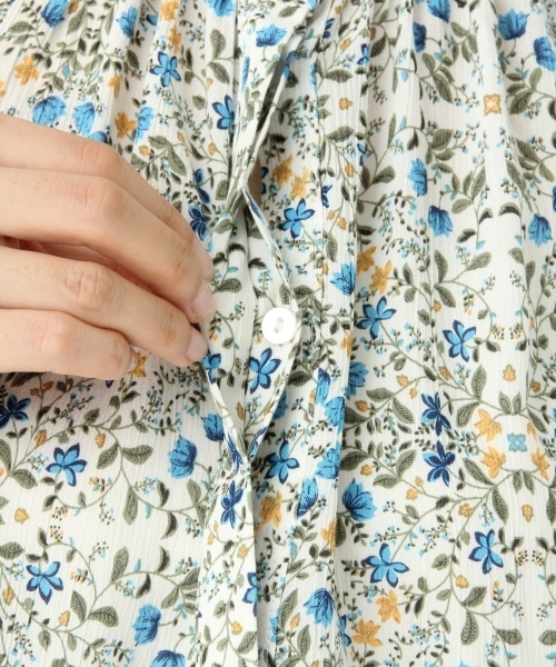 A part by（アパートバイ）の「ヨウリュウフラワーフレアブラウス 749744 （シャツ/ブラウス・レディース・ネイビー/ホワイト・FREE）」の11枚目の写真