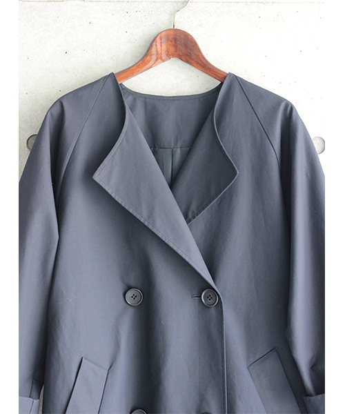 laboratory work(ラボラトリーワーク)の「ノーカラーオーバートレンチコート(その他アウター・レディース・ベージュ/ネイビー・MEDIUM)」の20枚目の写真