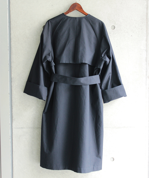 laboratory work(ラボラトリーワーク)の「ノーカラーオーバートレンチコート(その他アウター・レディース・ベージュ/ネイビー・MEDIUM)」の21枚目の写真