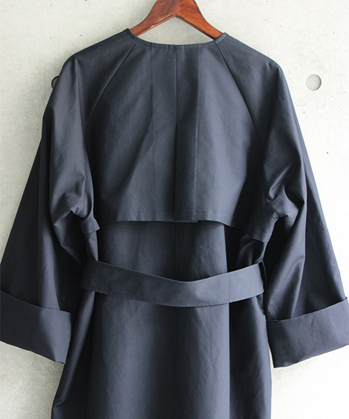 laboratory work(ラボラトリーワーク)の「ノーカラーオーバートレンチコート(その他アウター・レディース・ベージュ/ネイビー・MEDIUM)」の22枚目の写真