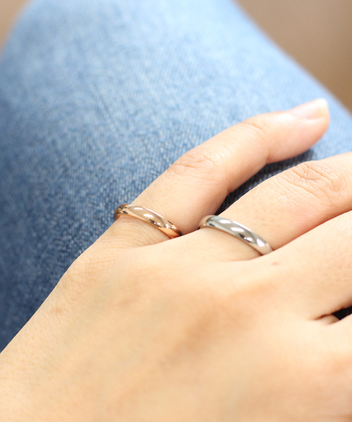 TONE SELECT GOODS(トーンセレクトグッズ)の「【vie】ステンレス甲丸リング/4カラー/金属アレルギーフリー(リング・レディース・ピンク/シルバー/シルバー系その他/ピンク系その他・#10/#13/#18/#21/#17/#19/#7/#8/#9/#11/#12/#15/#20/#5/#6/#16/#14/#4/#1/#3/#2)」の5枚目の写真