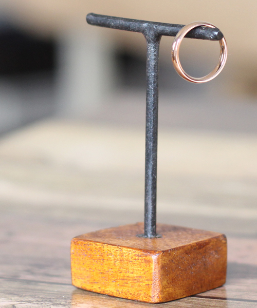 TONE SELECT GOODS(トーンセレクトグッズ)の「【vie】ステンレス甲丸リング/4カラー/金属アレルギーフリー(リング・レディース・ピンク/シルバー/シルバー系その他/ピンク系その他・#10/#13/#18/#21/#17/#19/#7/#8/#9/#11/#12/#15/#20/#5/#6/#16/#14/#4/#1/#3/#2)」の6枚目の写真