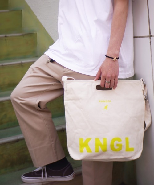 KANGOL（カンゴール）の「【KANGOL/カンゴール】 キャンバス プリント サコッシュ（ショルダーバッグ・メンズ・ホワイト/ホワイト系その他/ホワイト系その他2/ホワイト系その他3/ホワイト系その他5/ホワイト系その他4/ブラック/ホワイト×ブラック/ブラック系その他/ホワイト×ピンク/ホワイト系その他6/ホワイト系その他7/ブラック系その他2/ブラック系その他3/ブラック系その他4/ブラック系その他5/その他/その他2/その他3/ホワイト×ライム/ホワイト×ホワイト/その他4/その他5/ホワイト×レッド/ベージュ/ブラック系その他6/ネイビー/オフホワイト/ホワイト×ネイビー/その他7/その他6/ブラック系その他7/ブラック×ホワイト・FREE）」の8枚目の写真