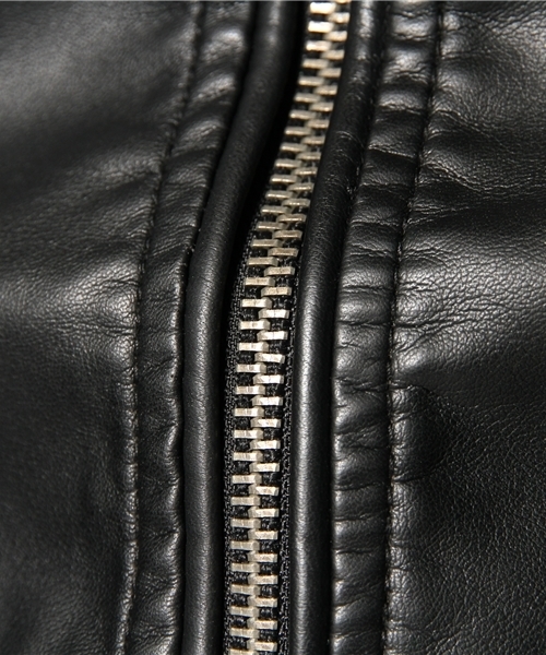 WEGO(ウィゴー)の「WEGO/フェイクレザーシングルライダースジャケット(ライダースジャケット・メンズ・ブラック/ブルー・MEDIUM/LARGE)」の4枚目の写真