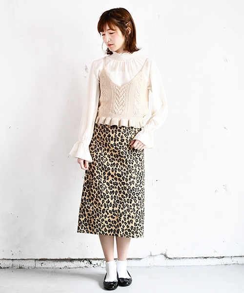 PairPair（ペアペア）の「【ZOZO限定アイテム】ニットビスチェ付きフリルネックブラウス（シャツ/ブラウス・レディース・ベージュ/ラベンダー・FREE）」の3枚目の写真