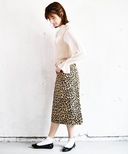 PairPair（ペアペア）の「【ZOZO限定アイテム】ニットビスチェ付きフリルネックブラウス（シャツ/ブラウス・レディース・ベージュ/ラベンダー・FREE）」の4枚目の写真