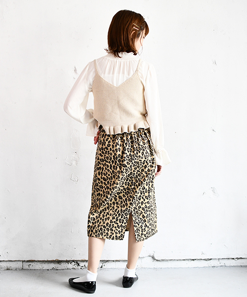 PairPair（ペアペア）の「【ZOZO限定アイテム】ニットビスチェ付きフリルネックブラウス（シャツ/ブラウス・レディース・ベージュ/ラベンダー・FREE）」の5枚目の写真