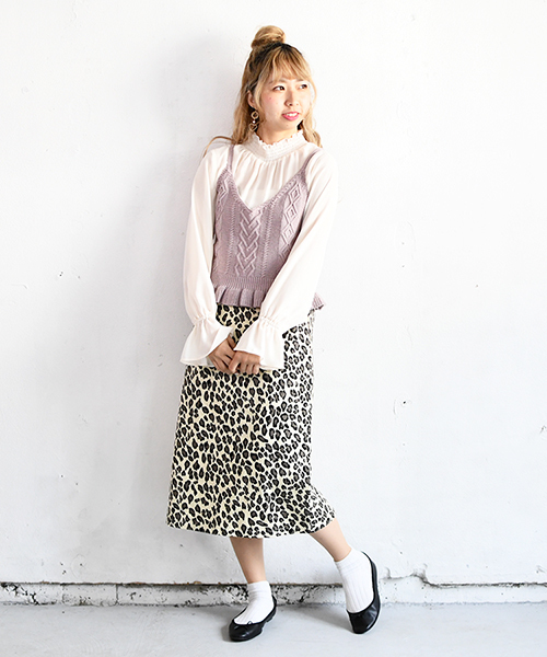 PairPair（ペアペア）の「【ZOZO限定アイテム】ニットビスチェ付きフリルネックブラウス（シャツ/ブラウス・レディース・ベージュ/ラベンダー・FREE）」の6枚目の写真