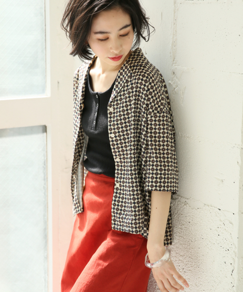 LOWRYS FARM（ローリーズファーム）の「コモンガラシャツＳＳ　833813（シャツ/ブラウス・レディース・アイボリー/ブラック/ベージュ/ネイビー・FREE）」の2枚目の写真