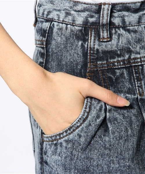 one after another NICE CLAUP（ワンアフターアナザーナイスクラップ）の「【ナイスクラップ】ケミカルタックＰＴ（その他パンツ・レディース・ブルー系その他/ケミカルウォッシュ・MEDIUM/SMALL）」の3枚目の写真