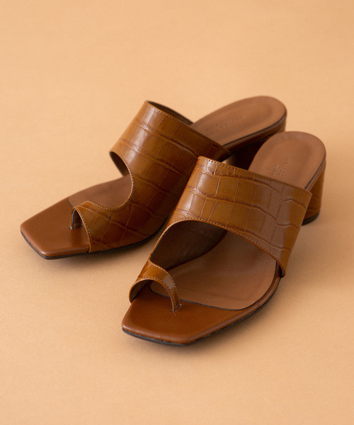 UNITED TOKYO（ユナイテッドトウキョウ）の「デザインスクエアートングサンダル（サンダル・レディース・ブラック/ブラウン・1/2）」の2枚目の写真