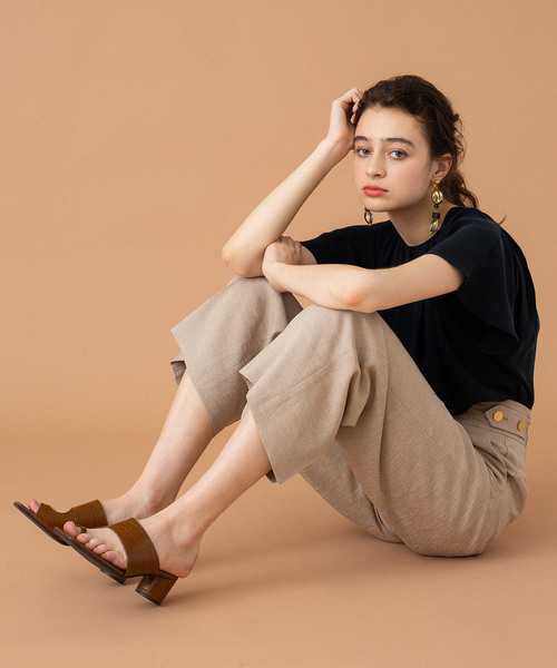 UNITED TOKYO（ユナイテッドトウキョウ）の「デザインスクエアートングサンダル（サンダル・レディース・ブラック/ブラウン・1/2）」の3枚目の写真